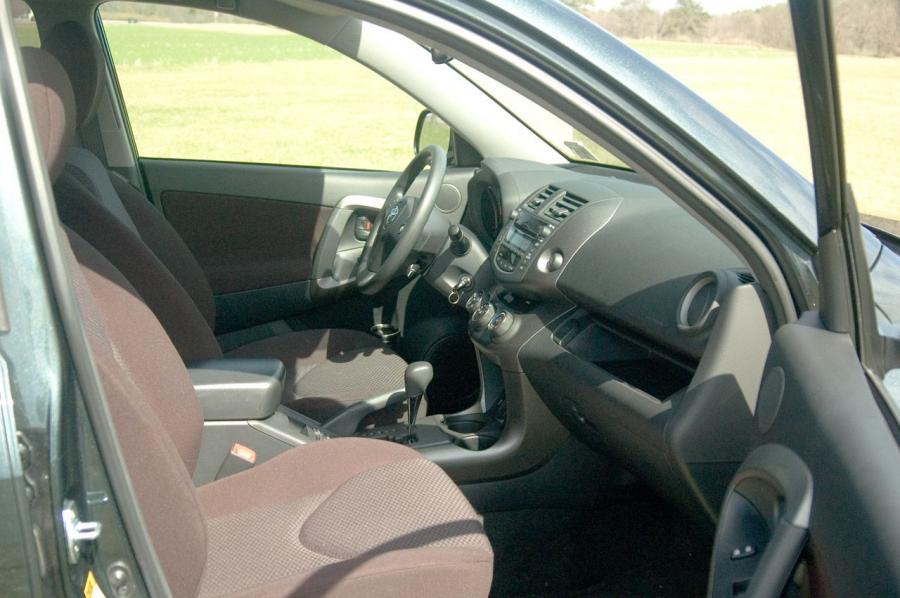  Toyota RAV4 Sport 2009 года  (фото 34 из 49)